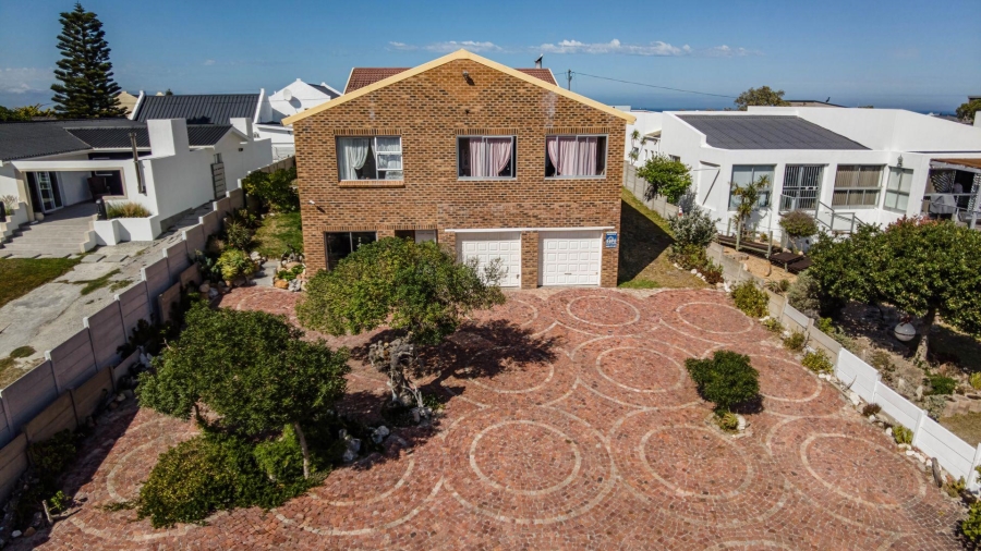 4 Bedroom Property for Sale in De Kelders Western Cape